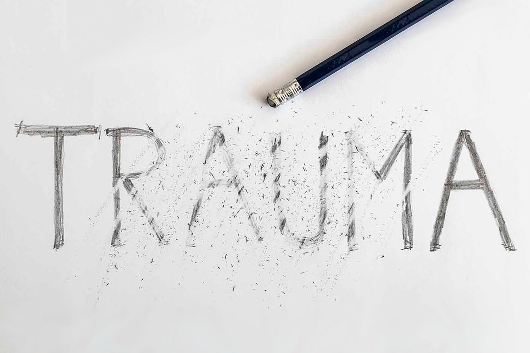 Das Wort Traume mit Bleistift auf ein Papier geschrieben